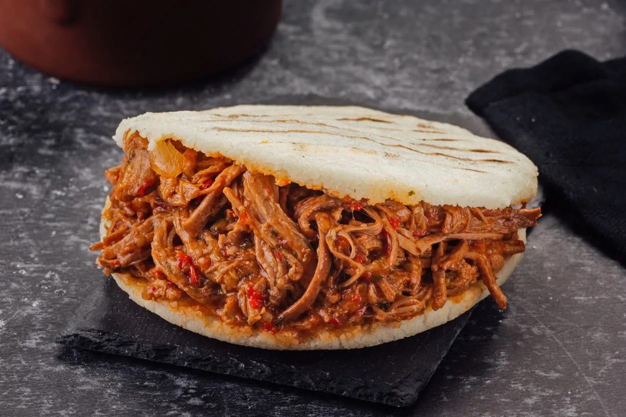 Arepa Carne mechada