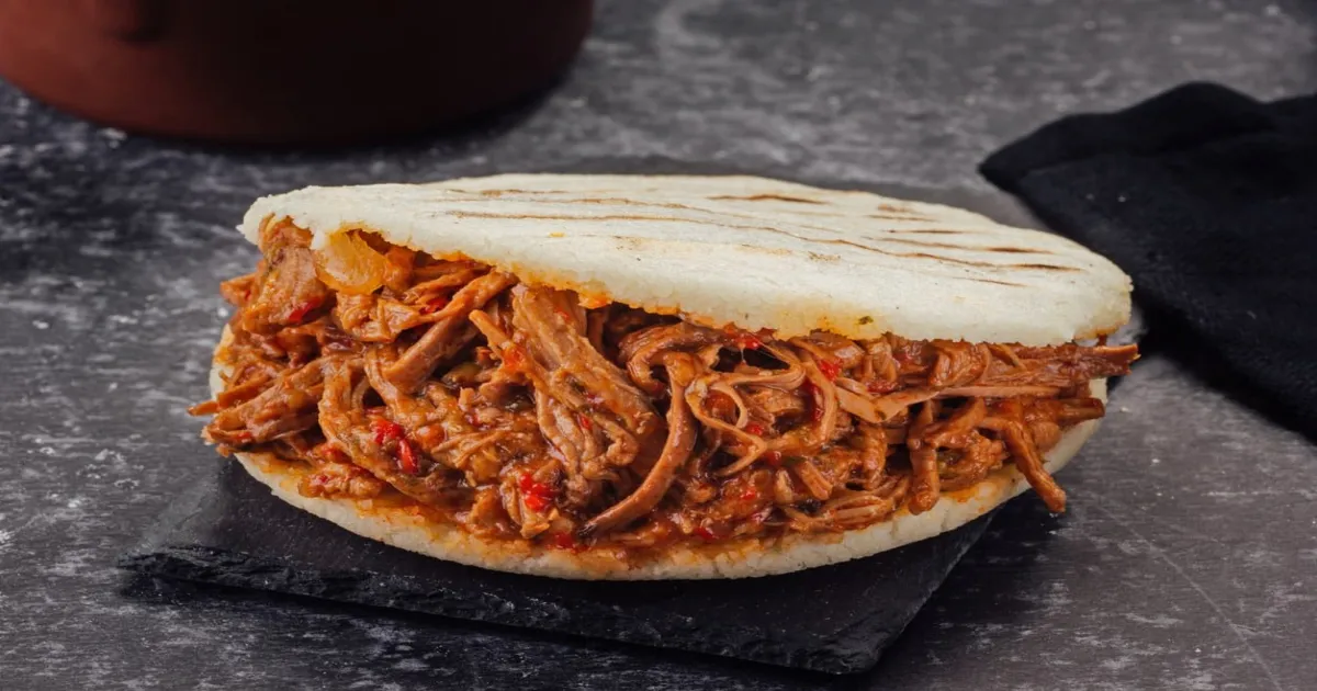 Arepa Carne mechada